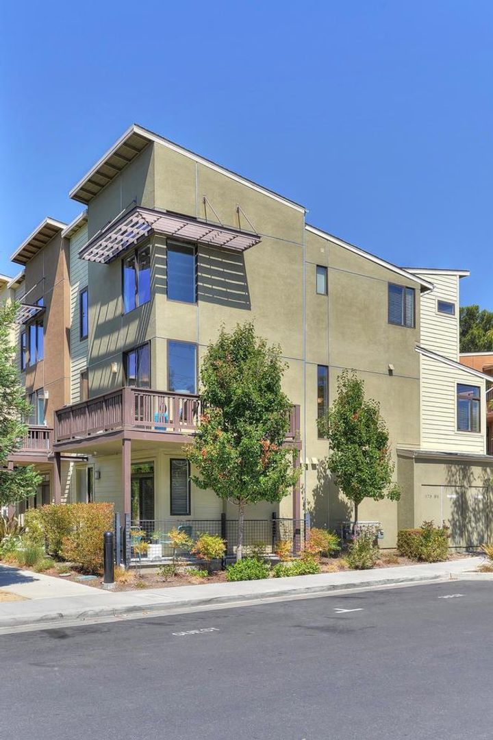 Palo Alto House: 1181 Almanor Ln