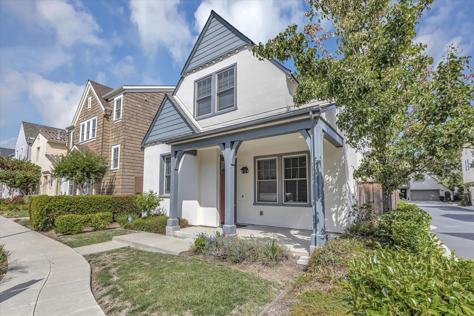 Mountain View House: 928 Valencia Ave