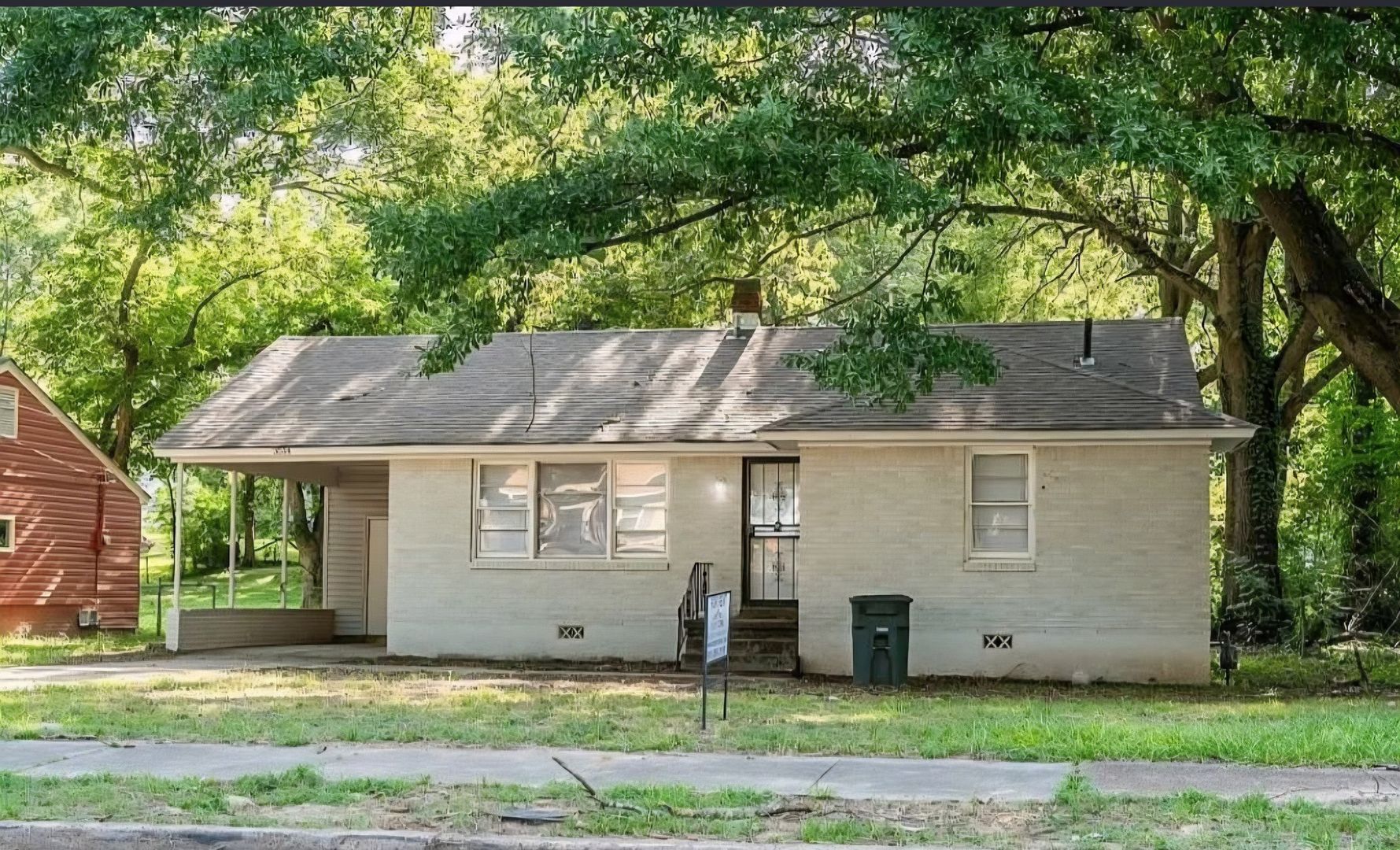 Memphis House: 3514 Hallbrook Street