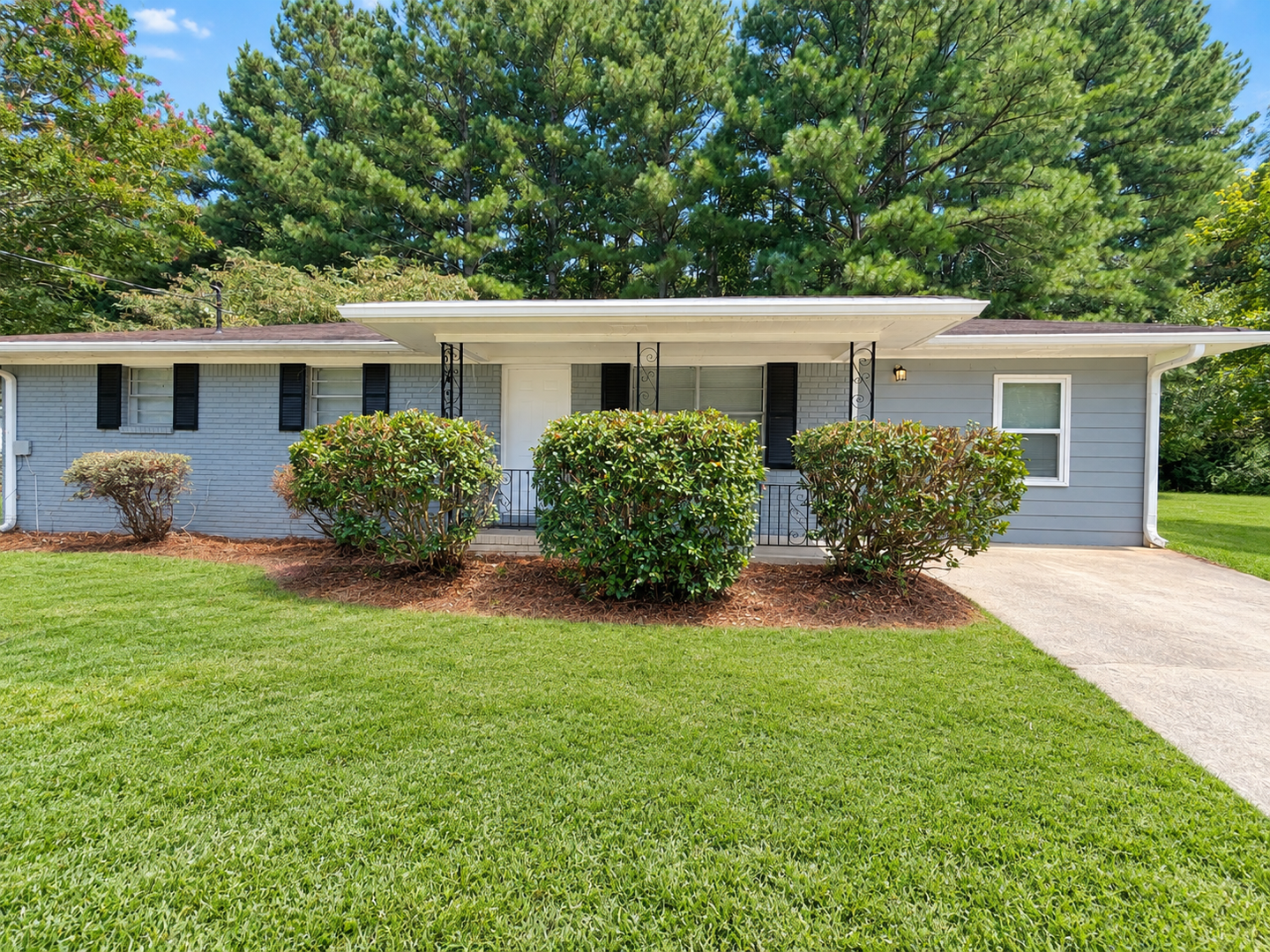 Powder Springs House: 3375 Hopkins Road