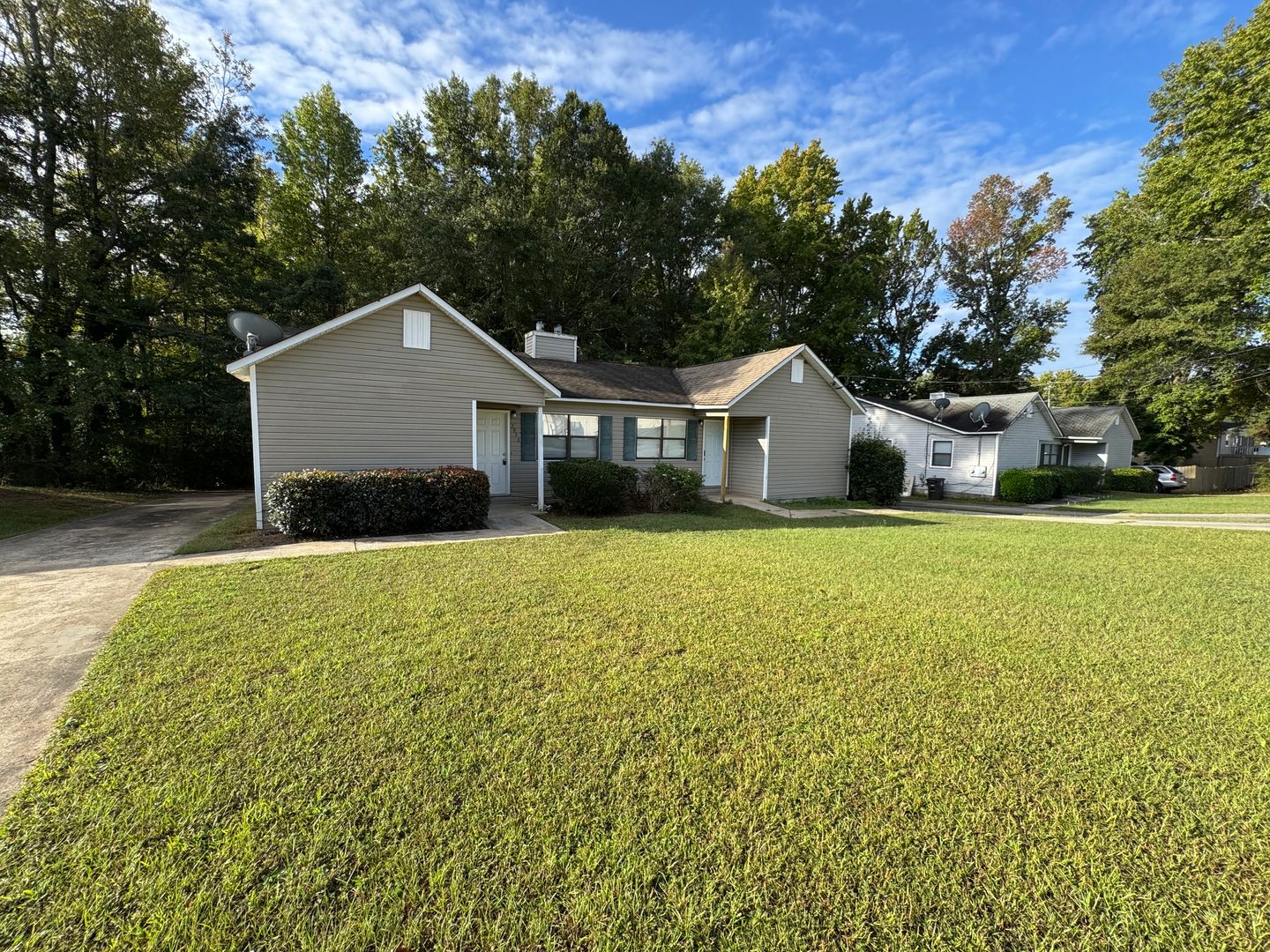 Douglasville House: 7998 East Field Drive - 7998