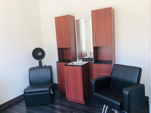 Single Salon Studio Utilities & Wi-Fi Included!