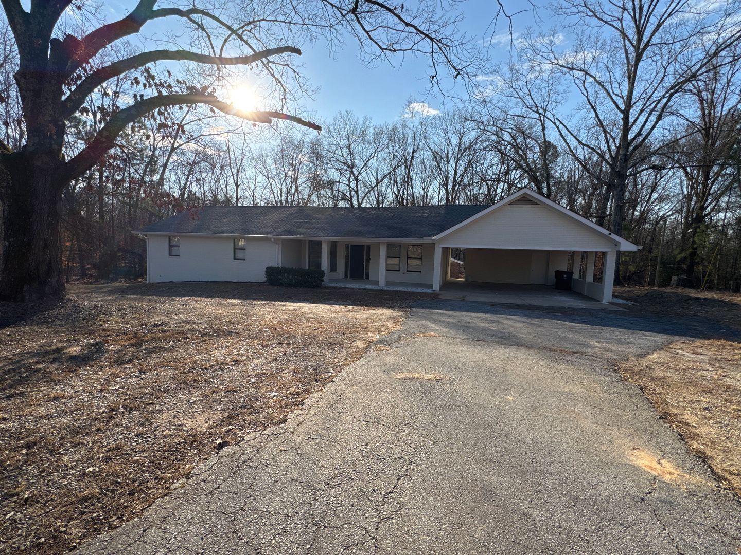 Douglasville House: 1972 Riverside Parkway