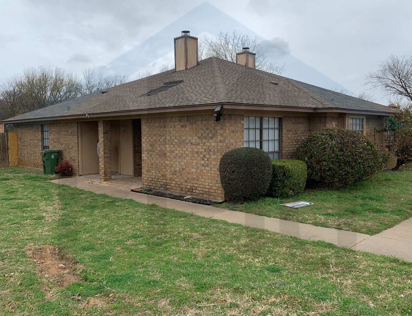 Mansfield House: 305 Shady Valley Dr