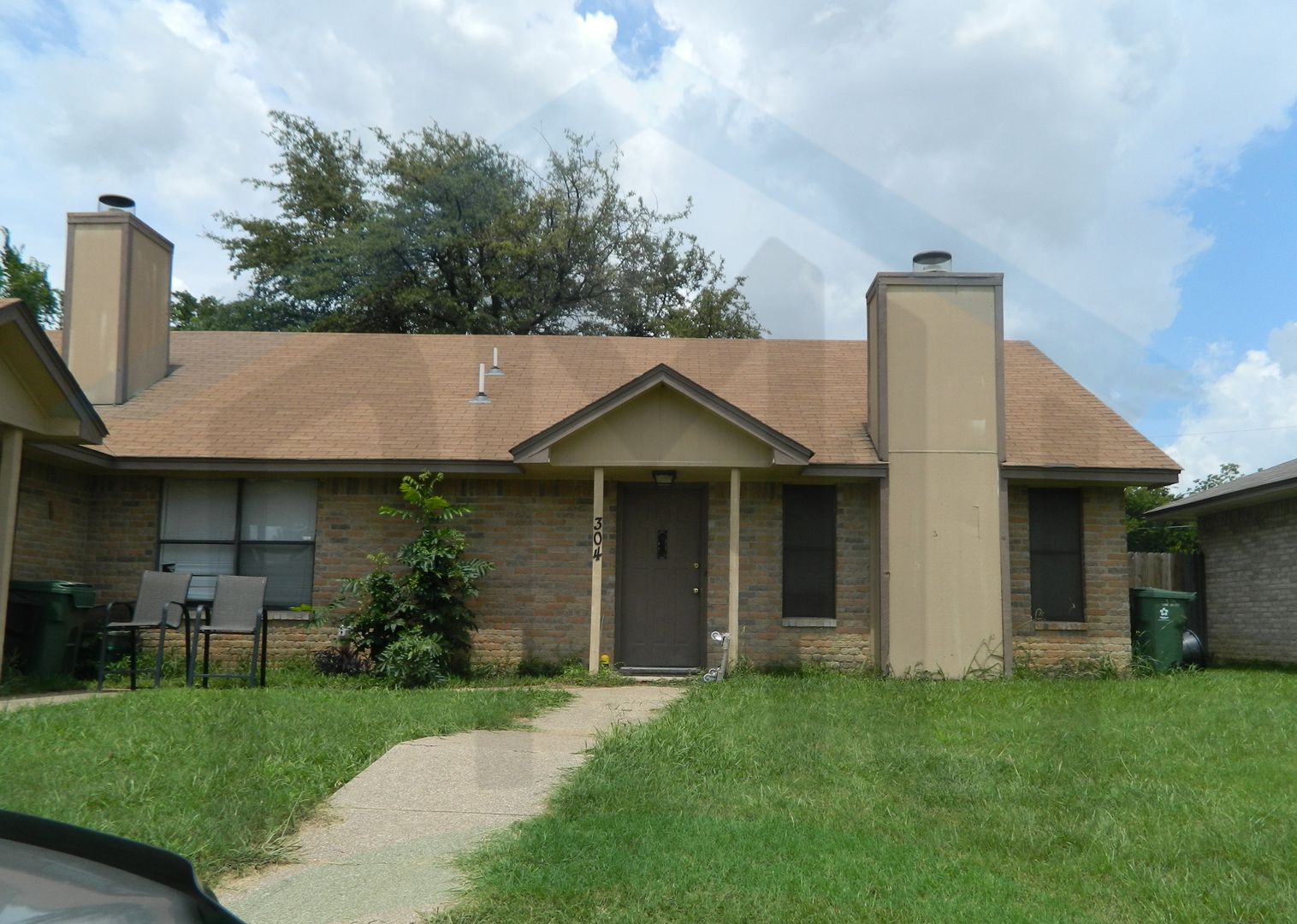 Mansfield House: 304 Shady Valley Dr