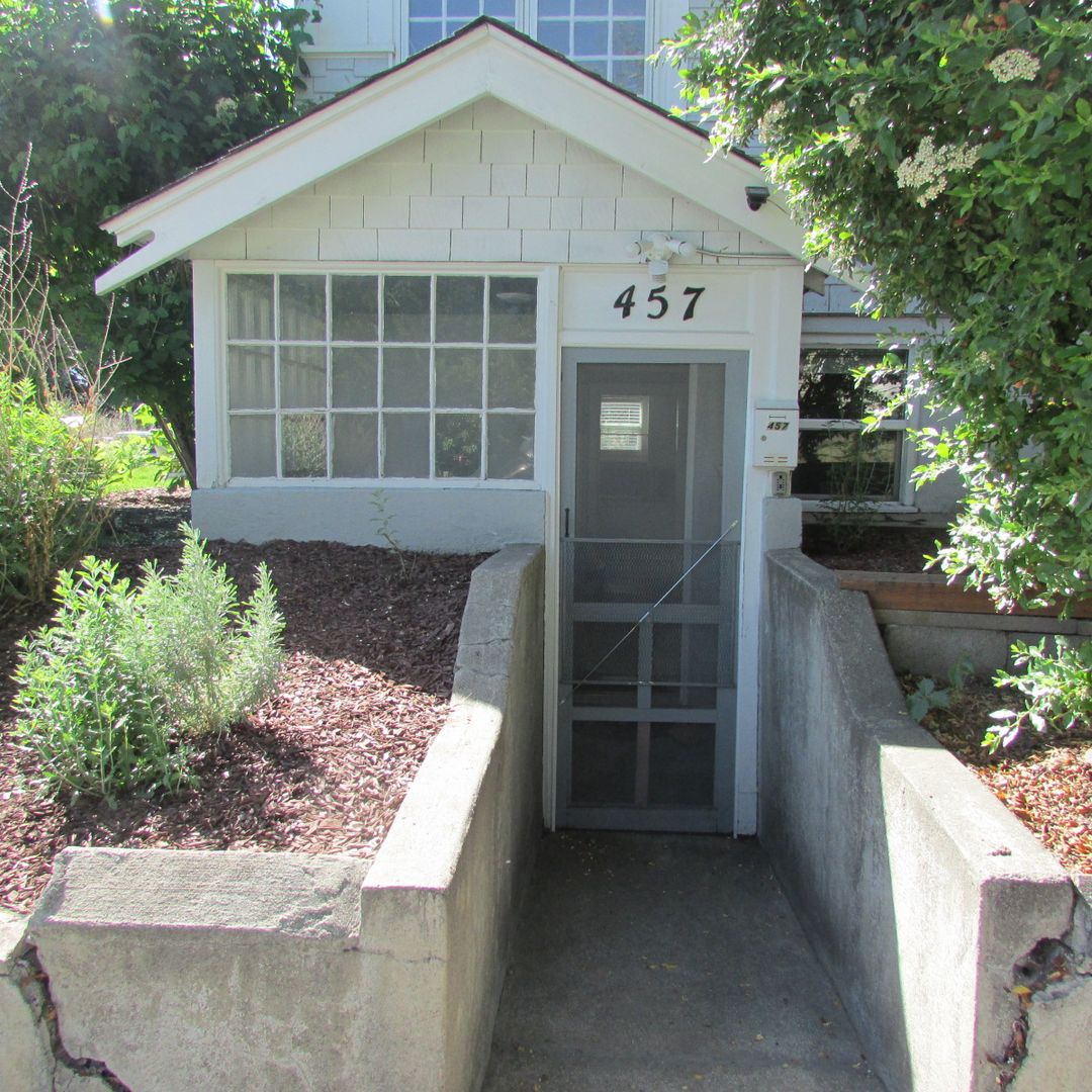 Pocatello House: 457 N Johnson Ave