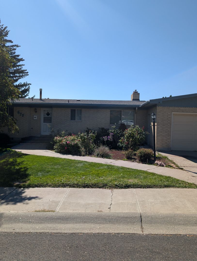Pocatello House: 675 University Dr