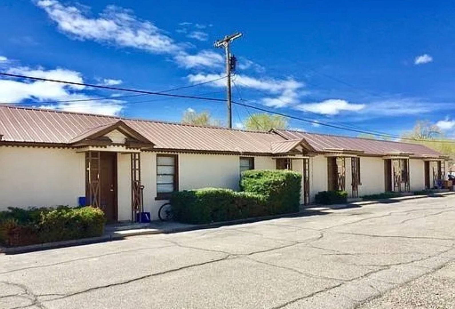 Blackfoot Apartment: 695 Ash St