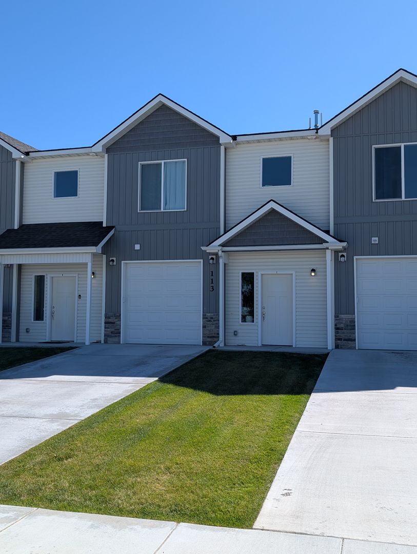 American Falls Apartment: 109 Hillcrest