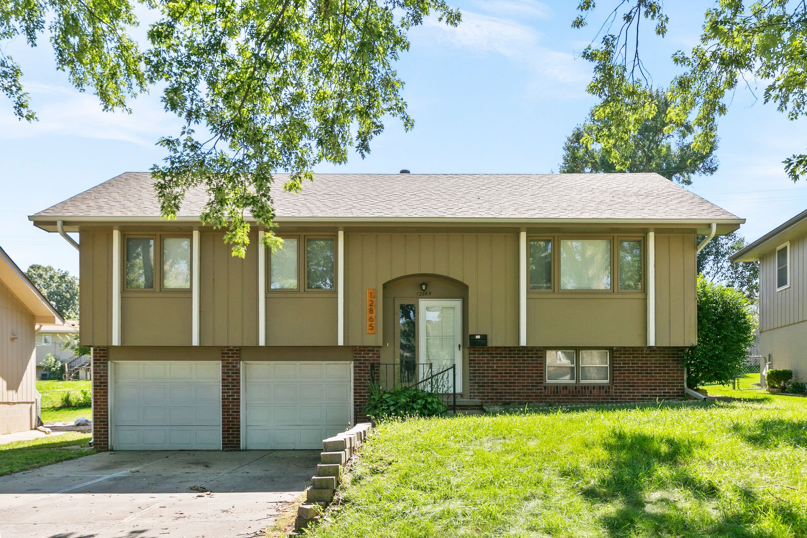 Omaha House: 12865 Valley St.