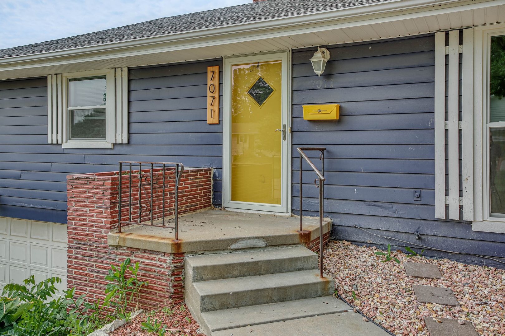 Omaha House: 7071 Izard St.