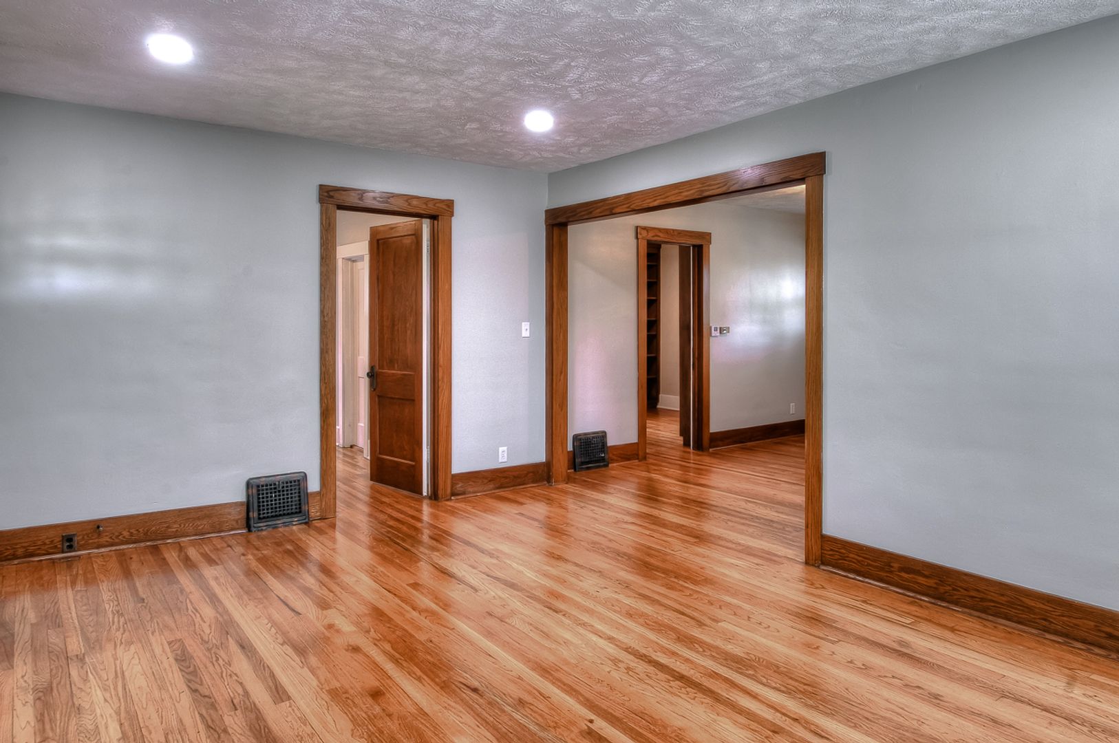 Omaha House: 5567 Mason St.