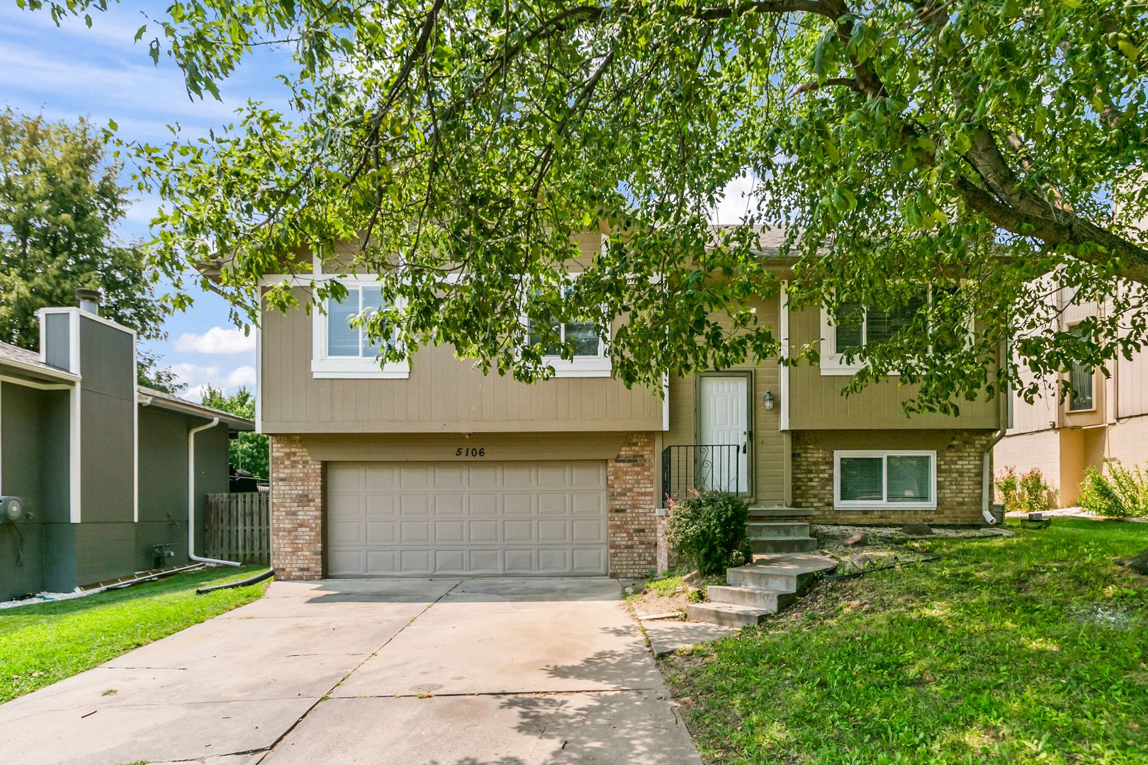 Omaha House: 5106 N 128th St