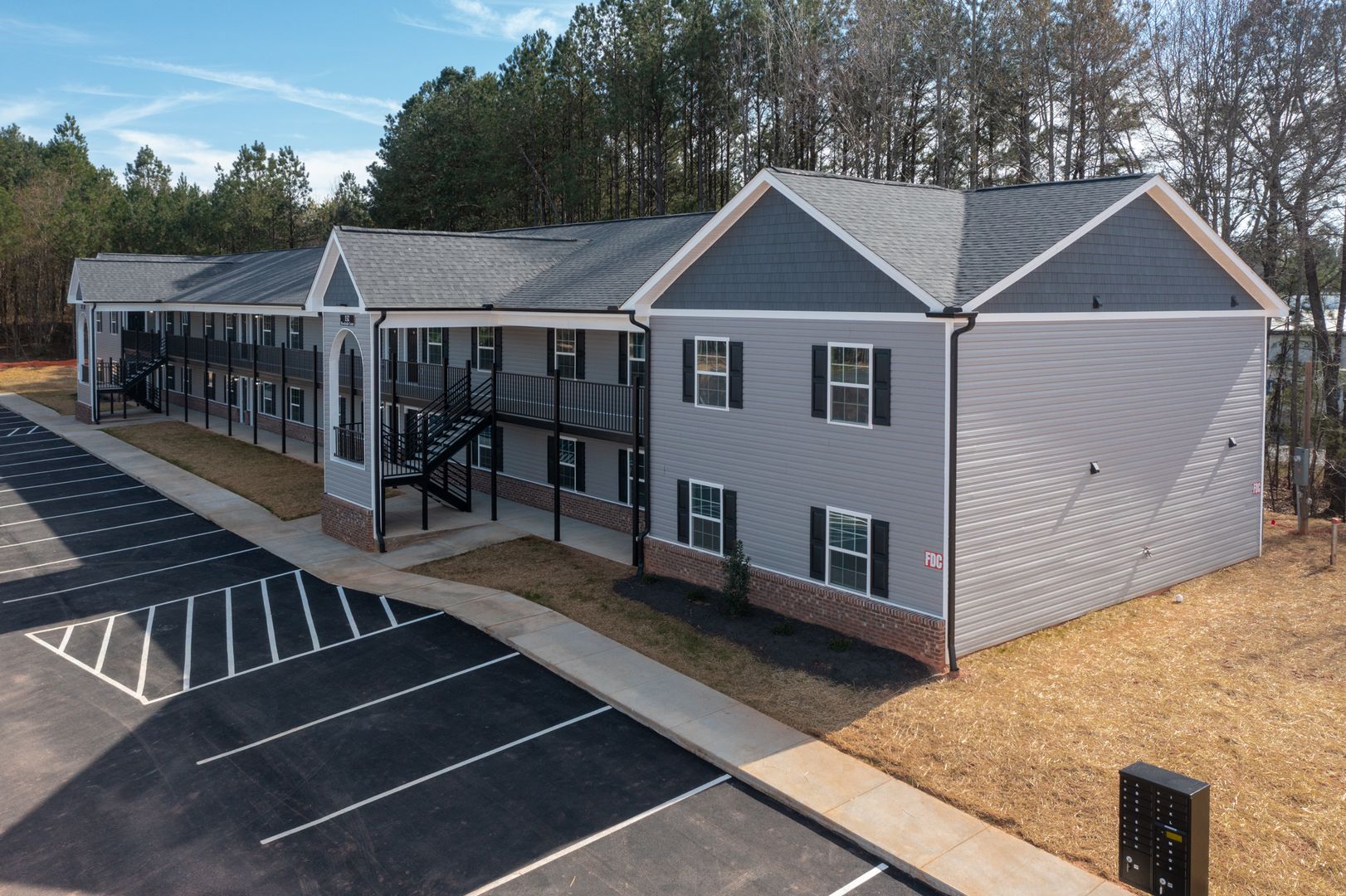 South Hill Apartment: 132 Brookside Lane