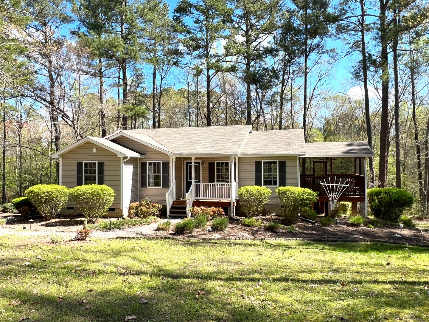 Gasburg House: 818 Country Club Dr.