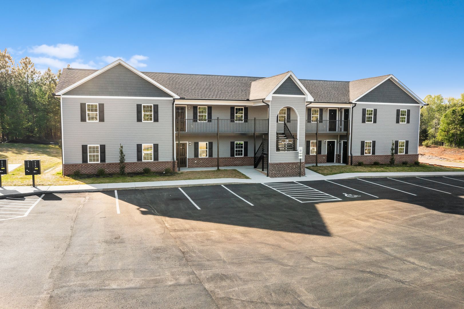 South Hill Apartment: 116 Brookside Lane