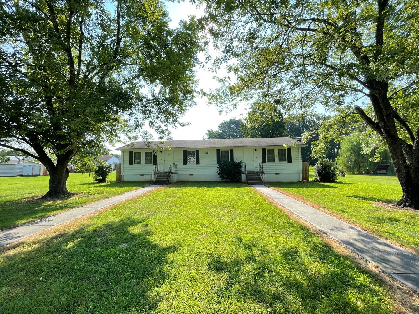 LaCrosse House: 108 Montgomery Street