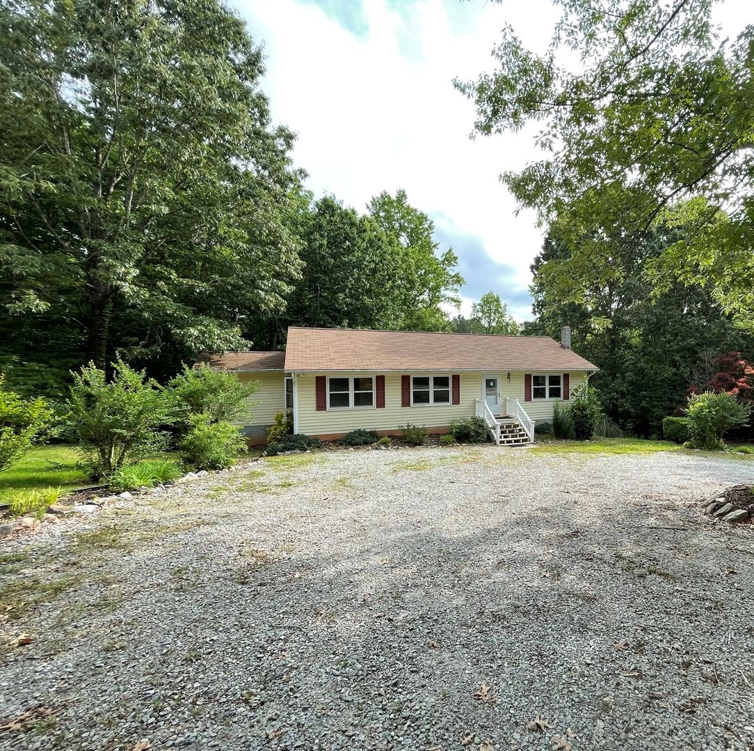 Bracey House: 283 Whitetail Run