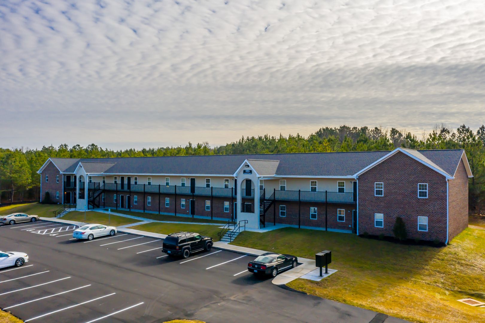 South Hill Apartment: 325 Laurel Lane