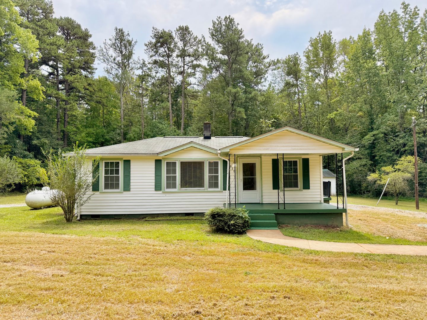 Brodnax House: 620 Forksville Road