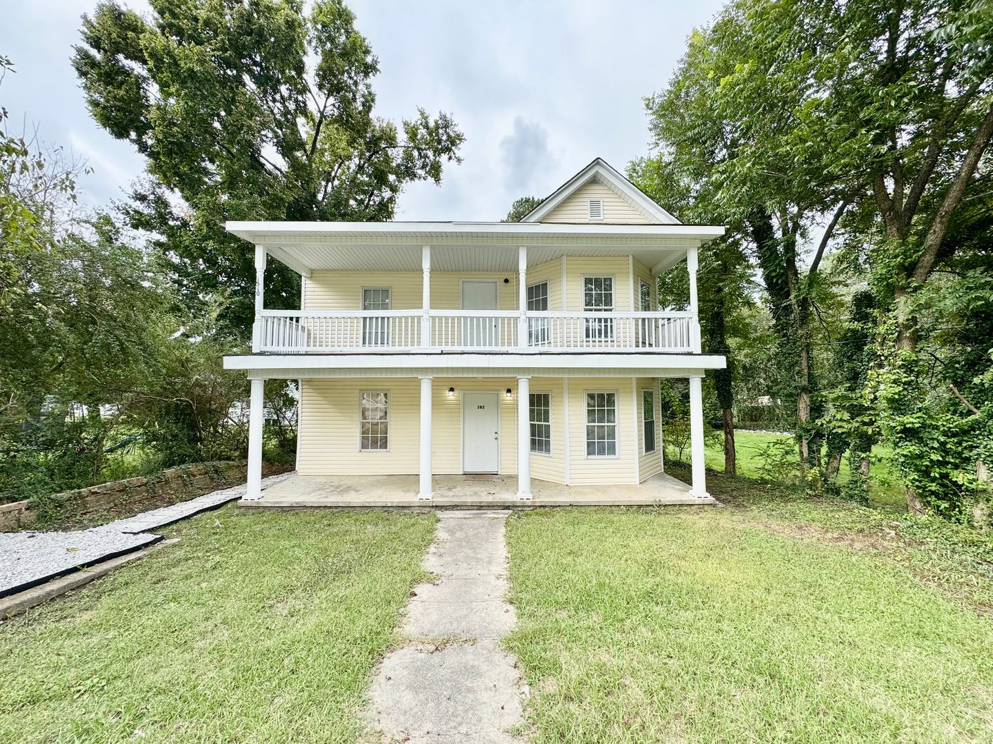 Victoria Apartment: 1510 11th Street
