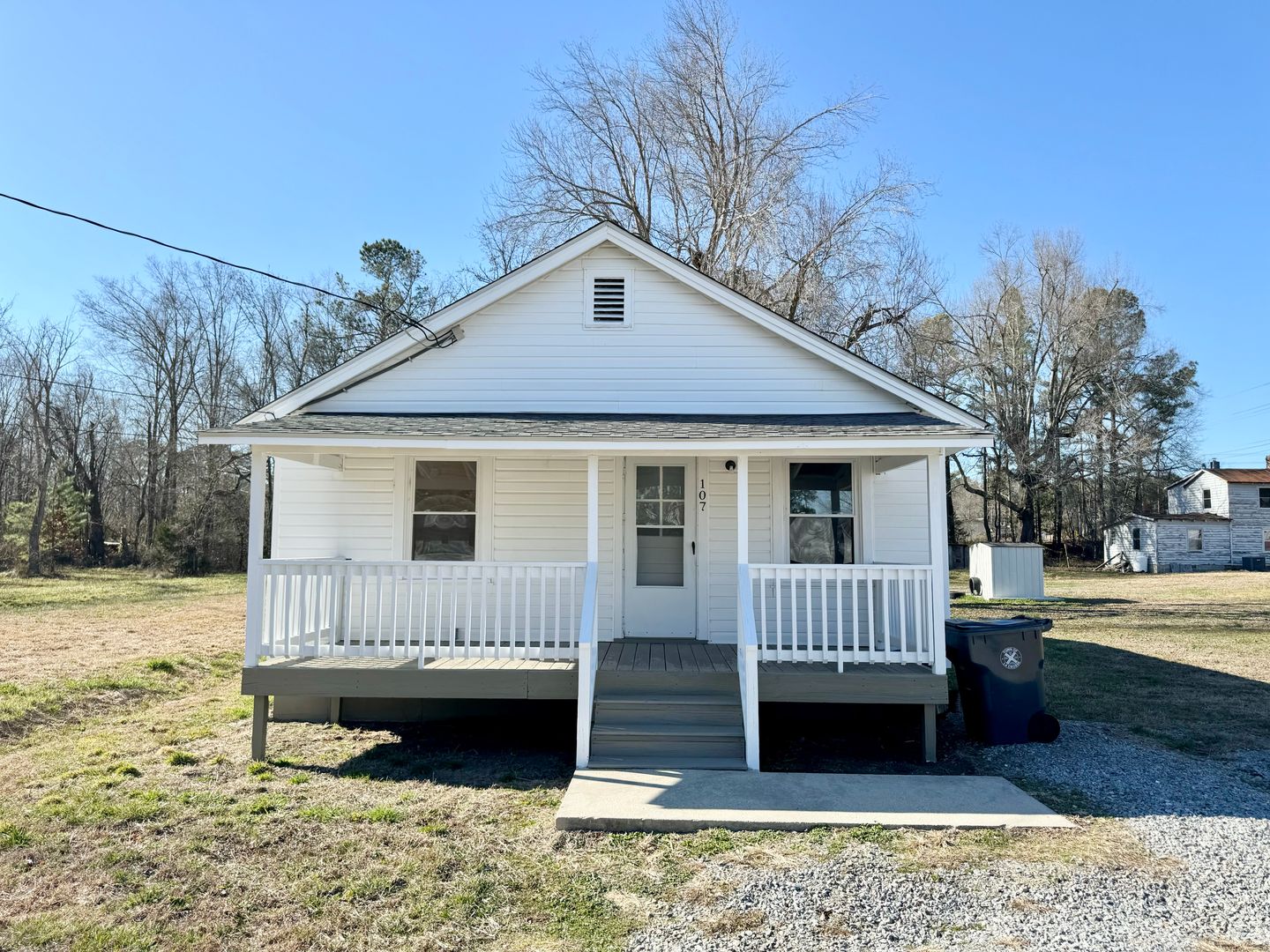 Lovely 2 Bedroom Rancher… Waiting for You to Make it Home!