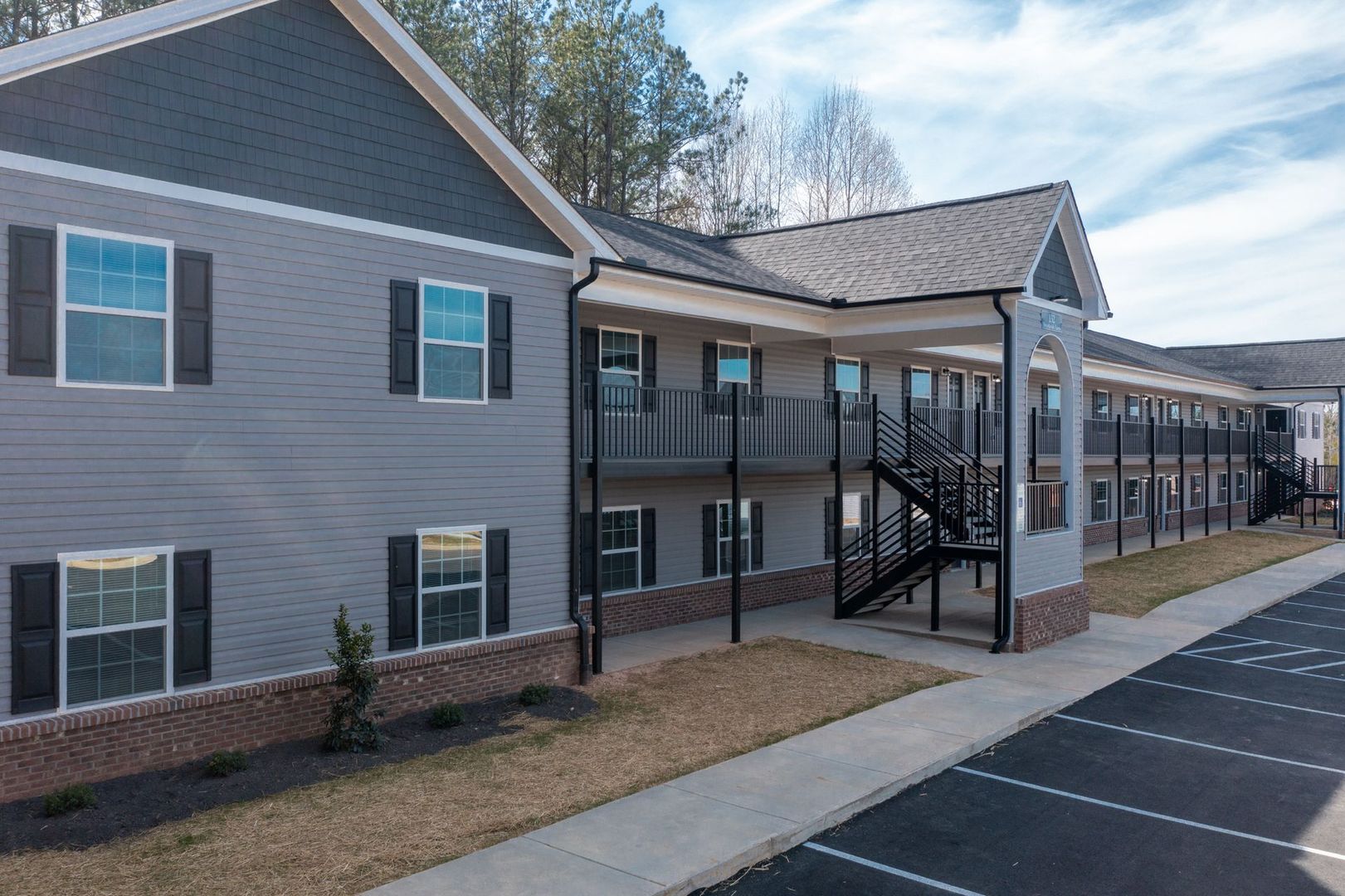 South Hill Apartment: 132 Brookside Lane