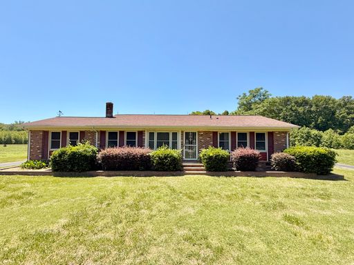 Charming 3 Bedroom Home for Rent! – photo 1