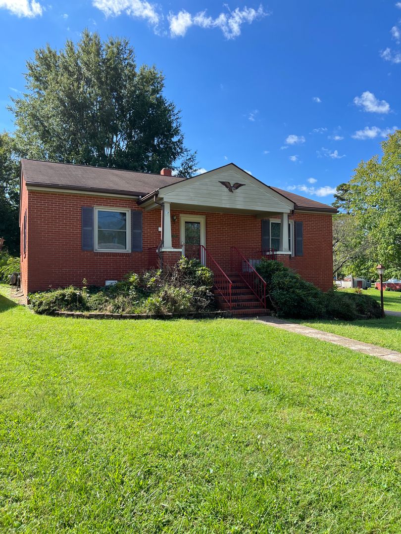 Chase City House: 415 Virginia Avenue