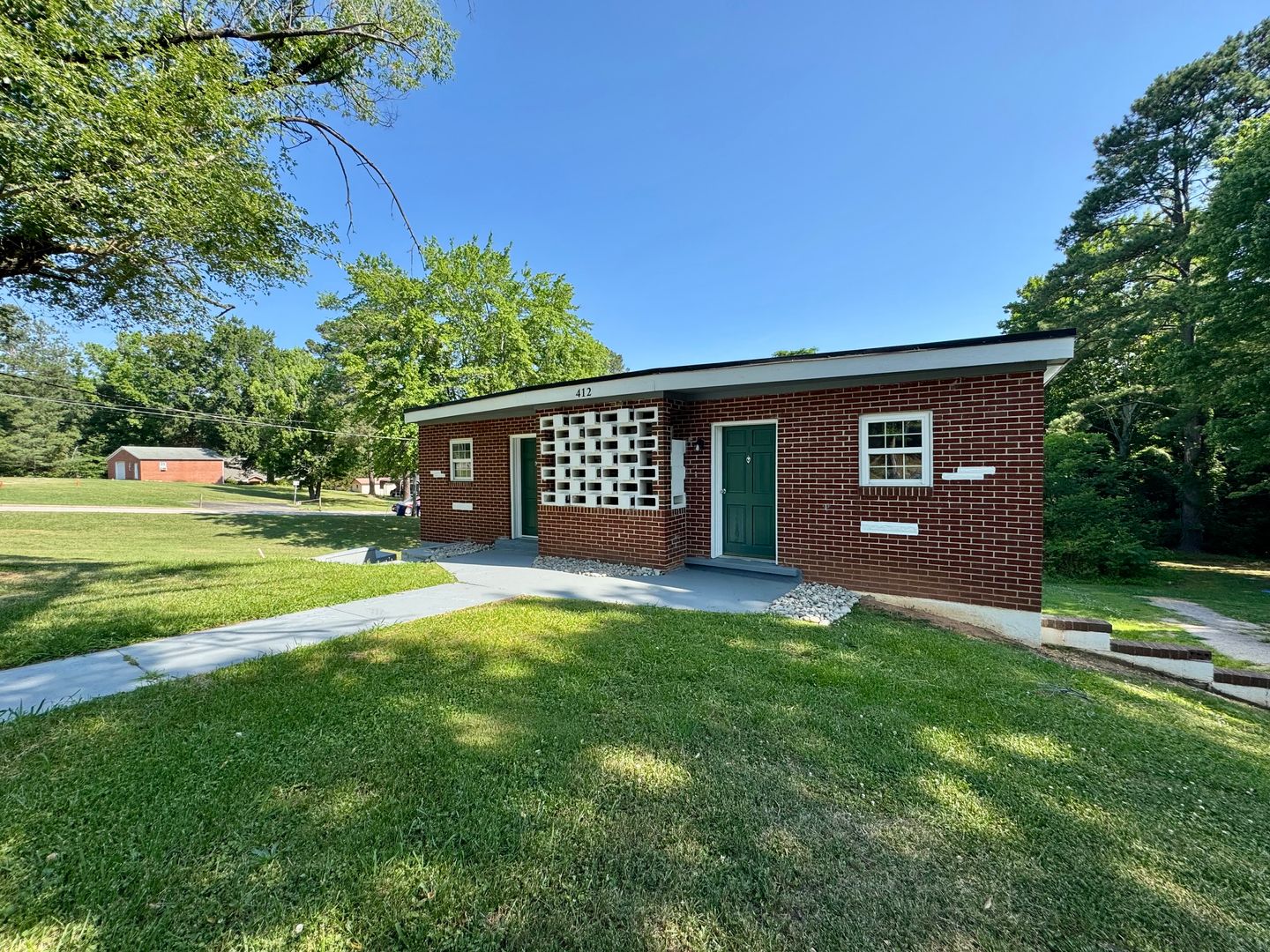 South Hill Apartment: 412 W. Atlantic Street