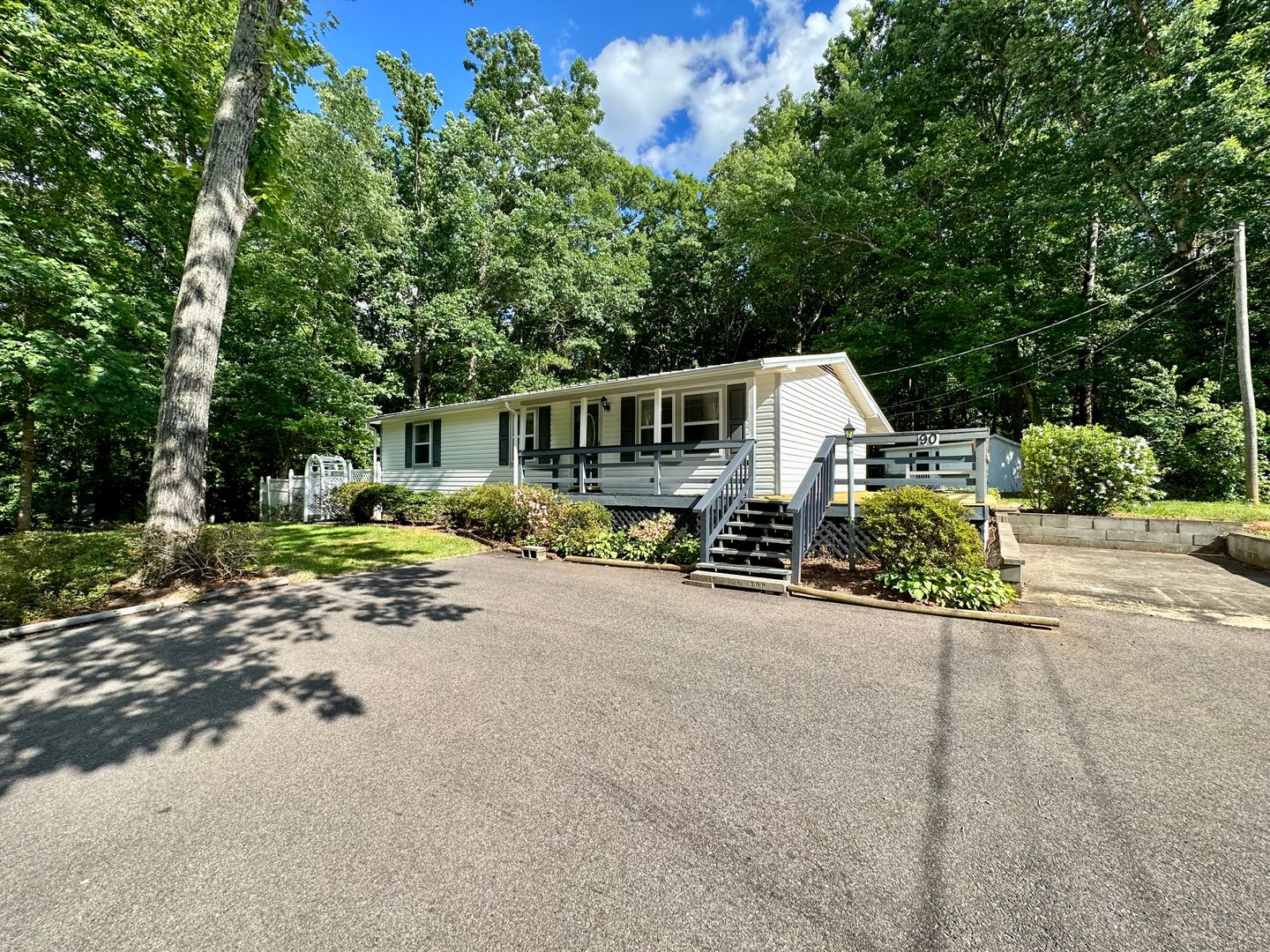 Bracey House: 90 Holly Court