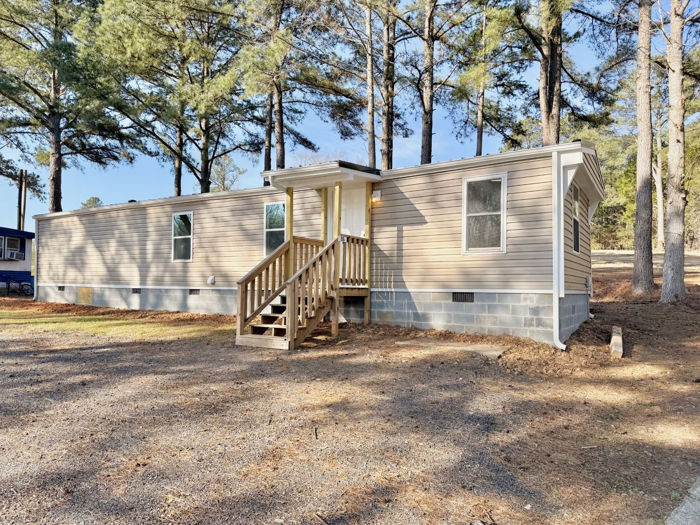 Bracey House: 35 Easy St