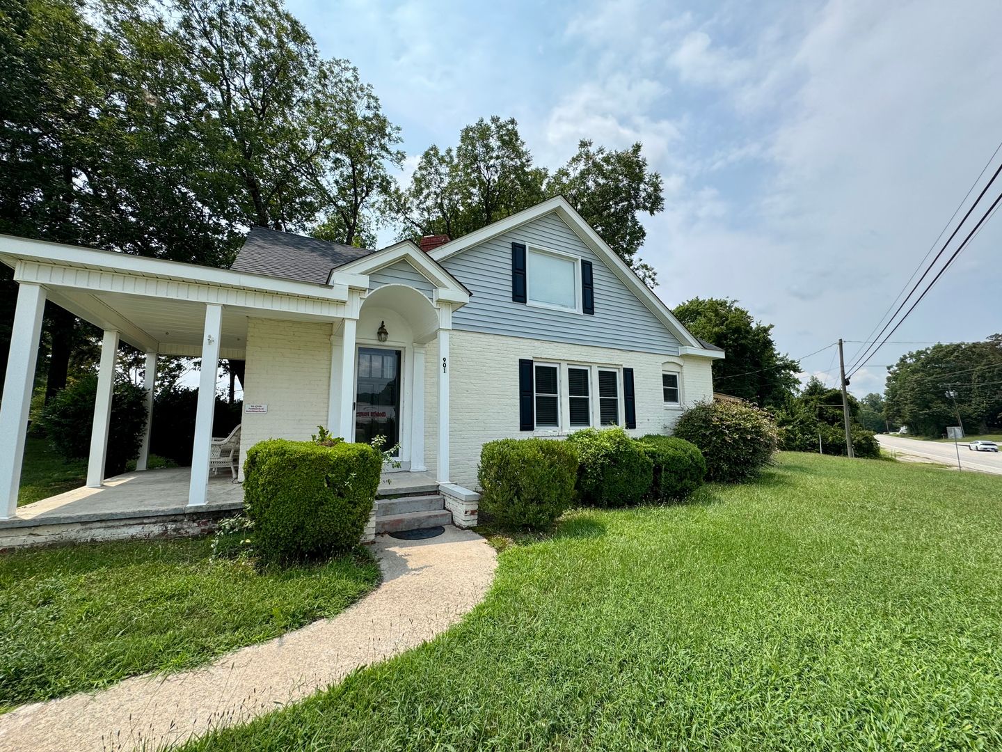 South Hill Apartment: 901 W. Danville St.