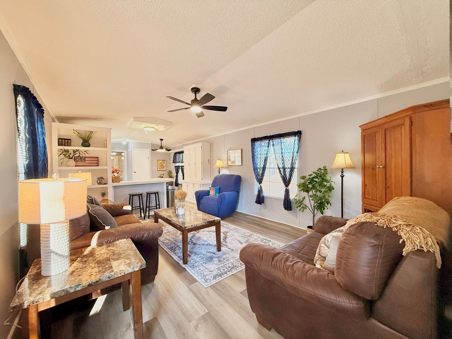 Bracey House: 675 Hawthorne Drive