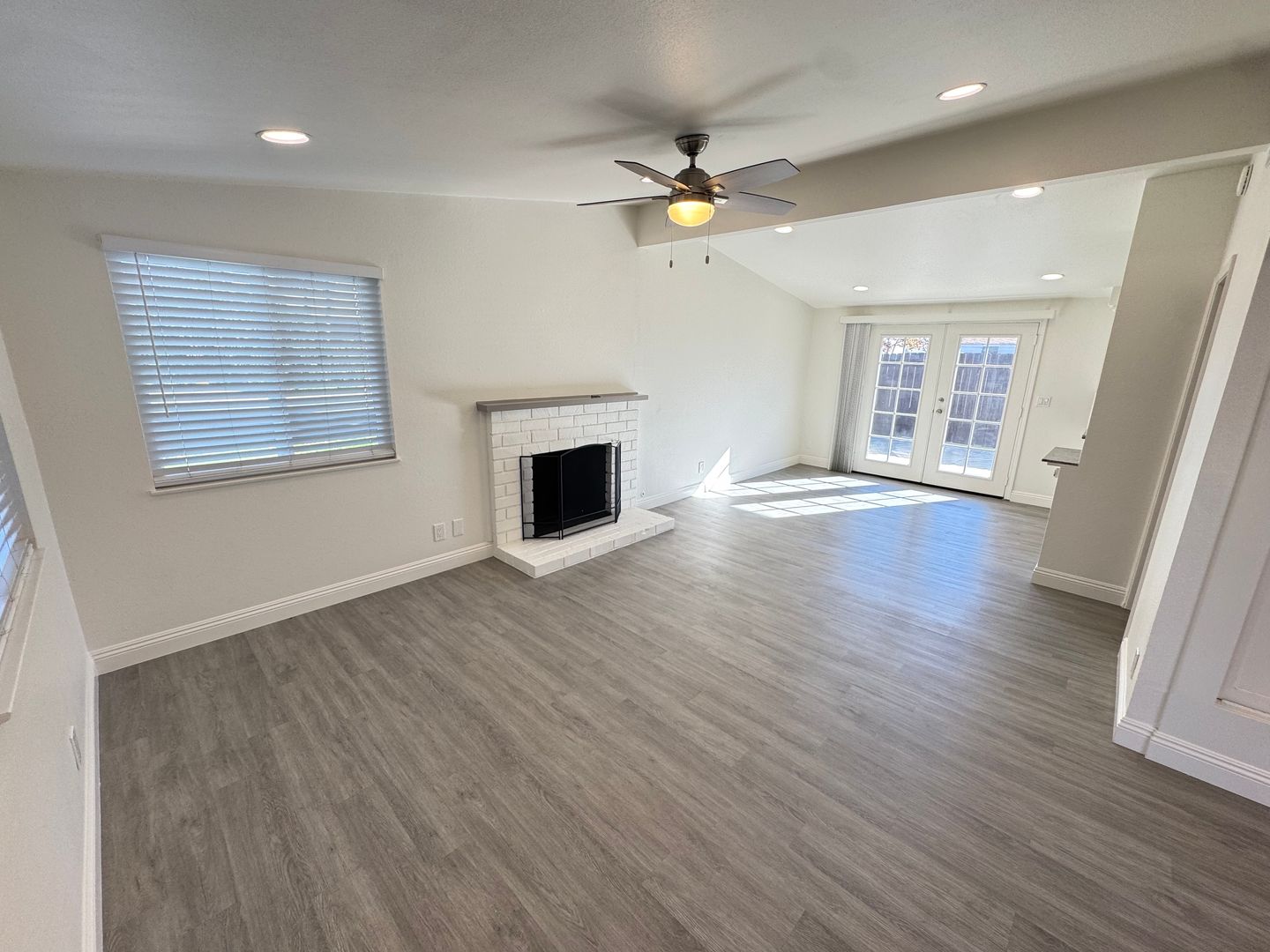 Costa Mesa Townhome: 253 Ogle St