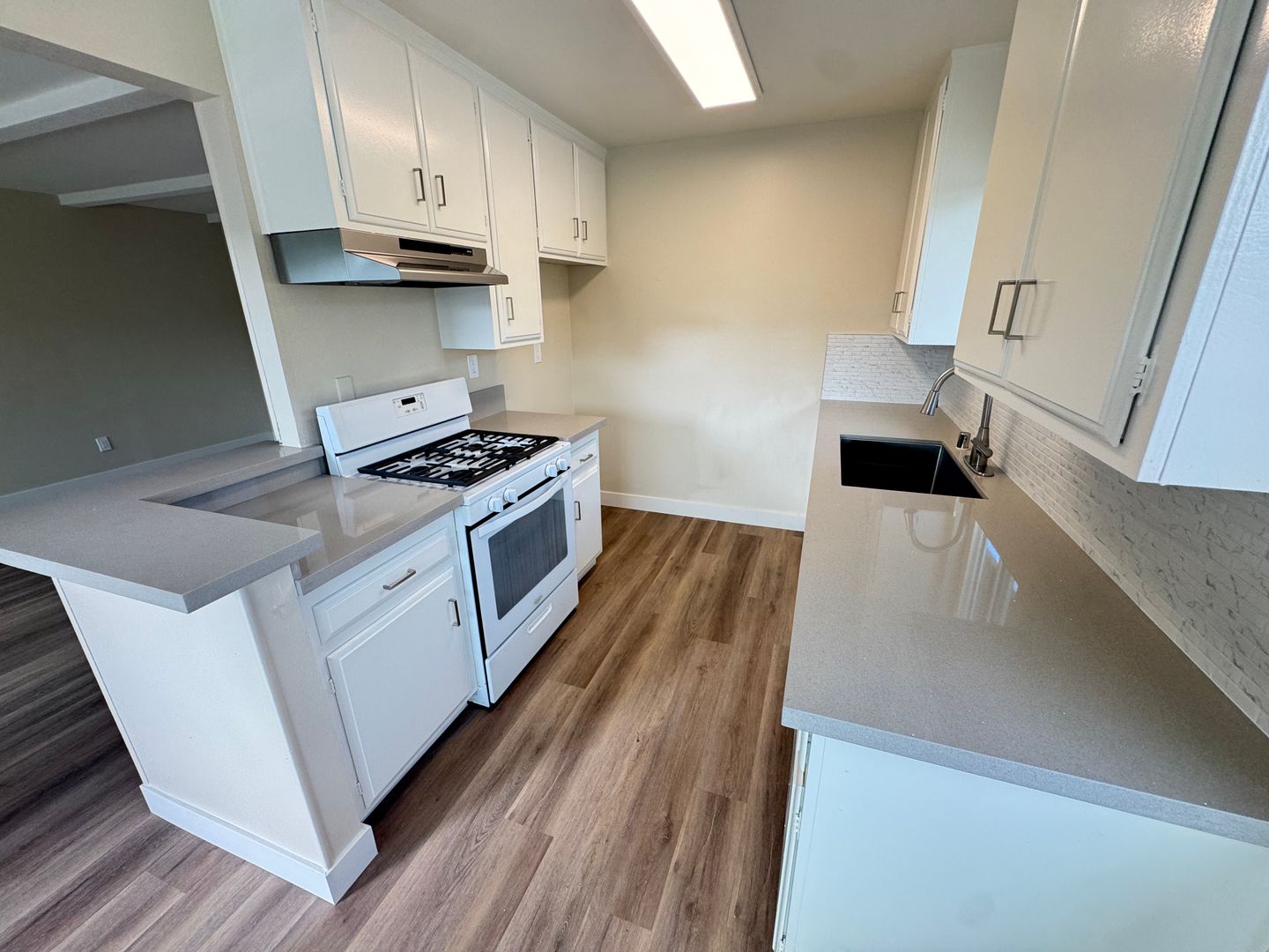 Costa Mesa Apartment: 2383 Orange Avenue