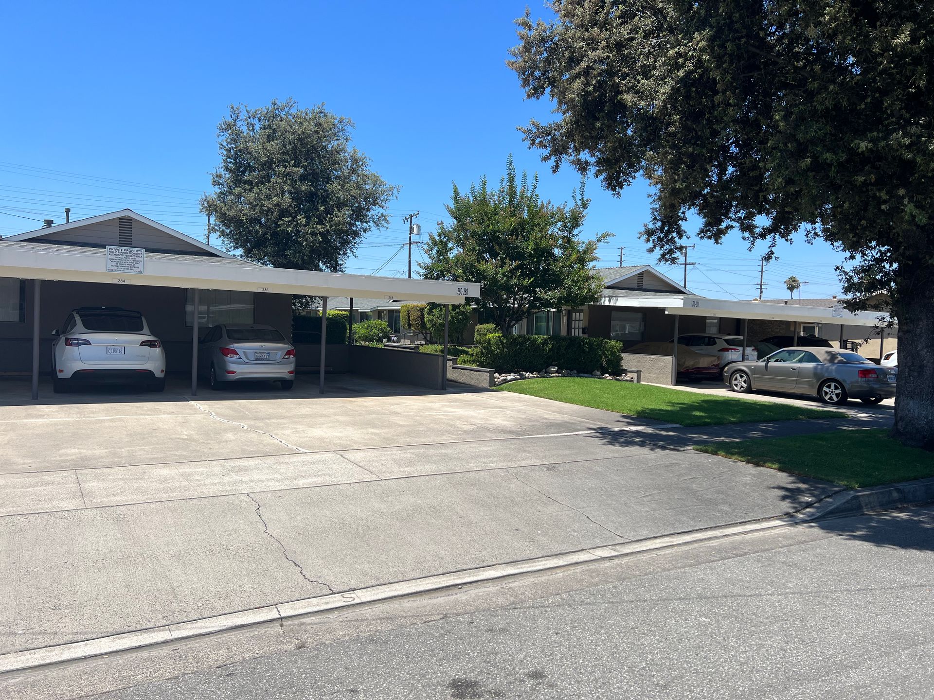 Orange Apartment: 276 S Oak St