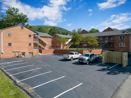 Modern 2BR / 1BA Near Downtown Roanoke! – photo 1