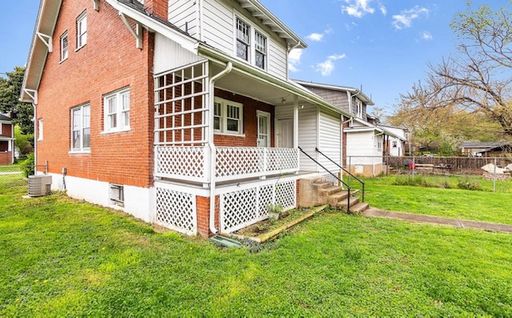 Charming 3 Bedroom,1.5 Bath Home in Wasena! – photo 1