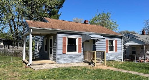 Charming 2-Bedroom Home with Hardwood Floors & Backyard – photo 1