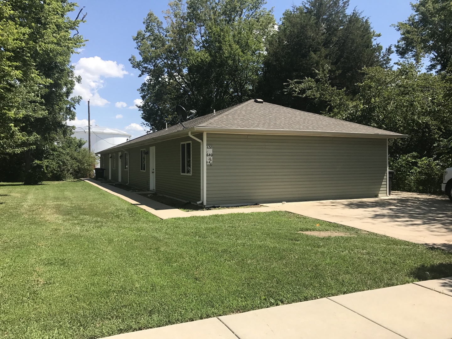 Augusta Apartment: 638, 640, 642 Santa Fe