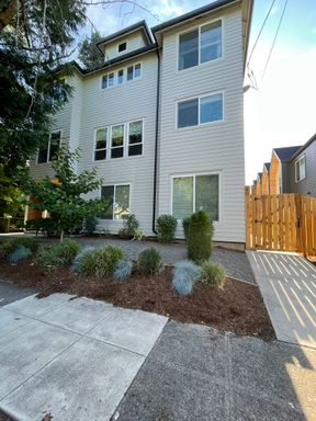 50% OFF FIRST MONTH! Modern 3-Bedroom Townhome Near Mississippi & William – photo 1