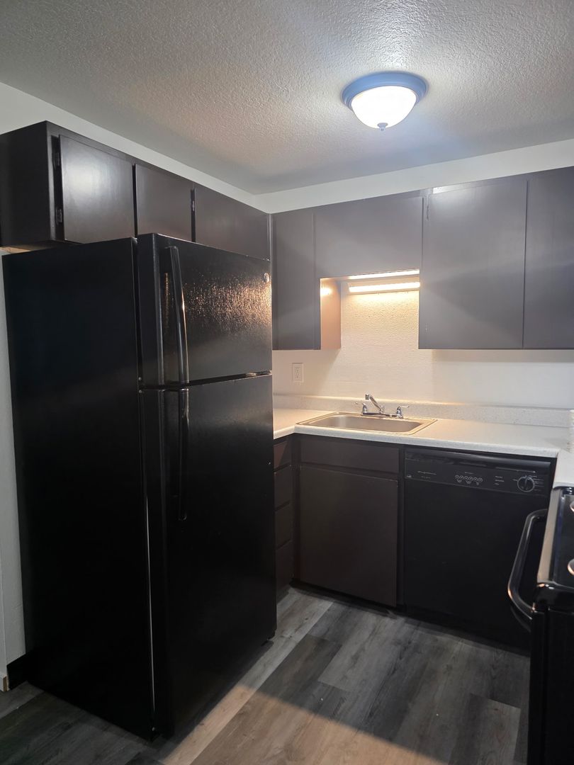 Portland Apartment: SE 160th Ave