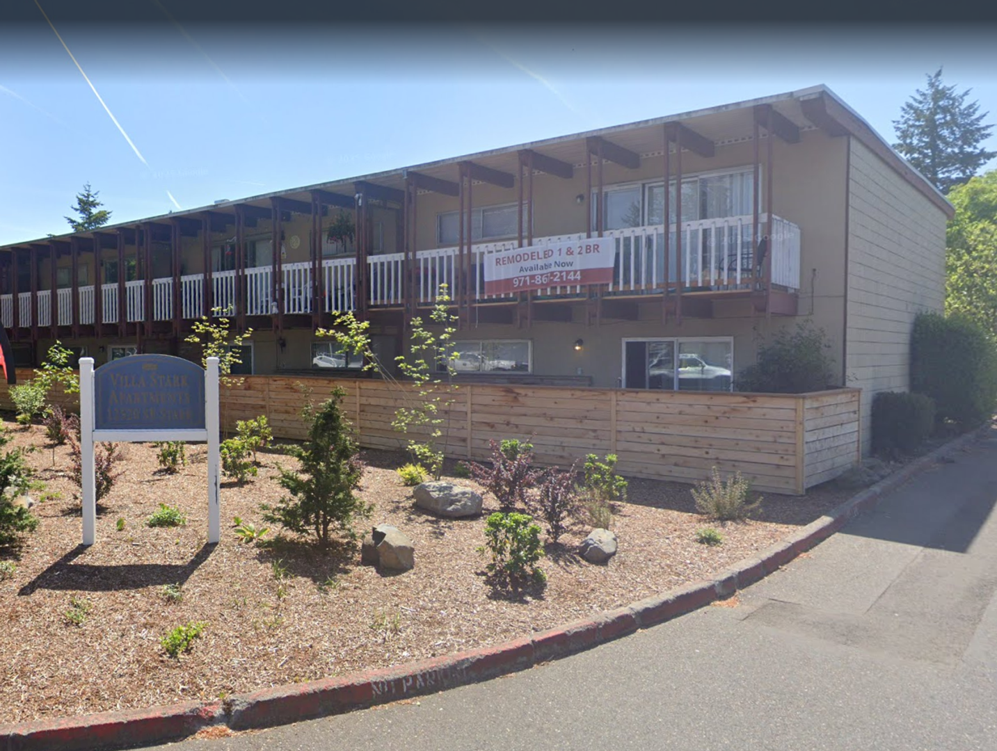 Portland Apartment: 12520 SE Stark  - Unit 05