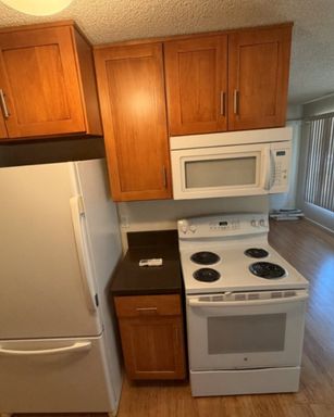 Cha-Ray Apartments – 1 Bedroom / 1 Bathroom – photo 1