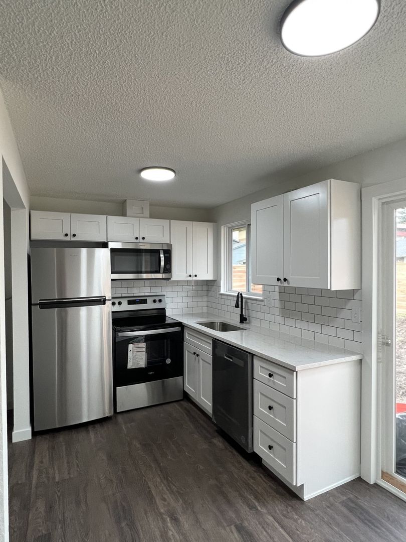 Portland Apartment: 1301-1307 NE 183rd Ave