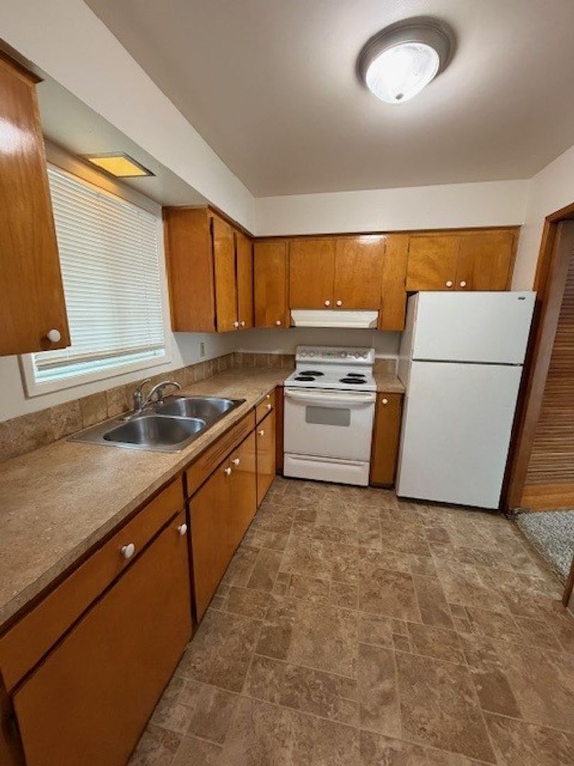 Portland Apartment: 16360 SE Stark St