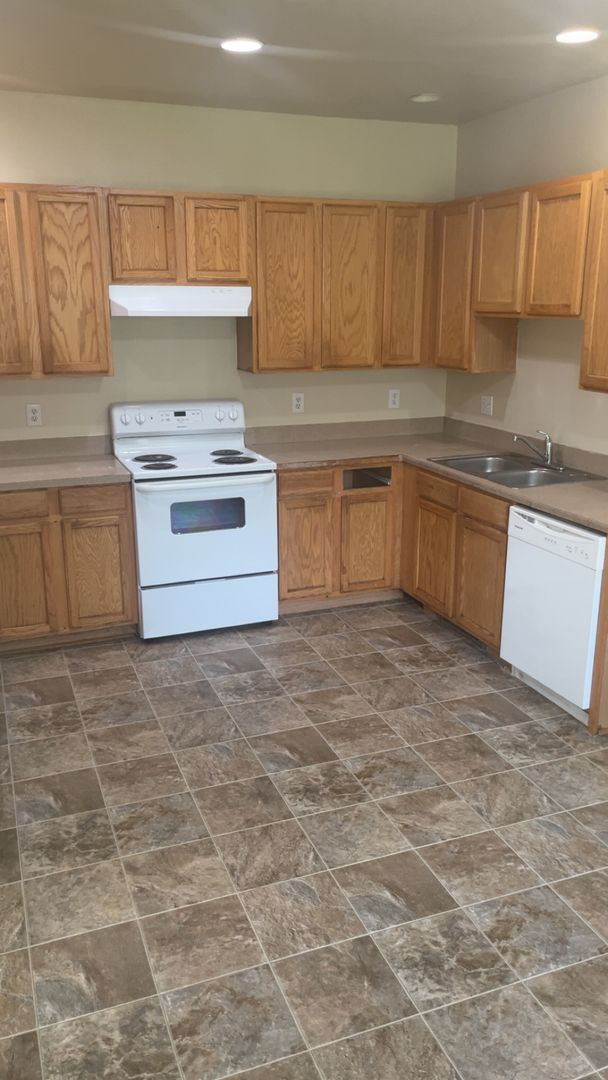 Portland Apartment: NE Fremont St