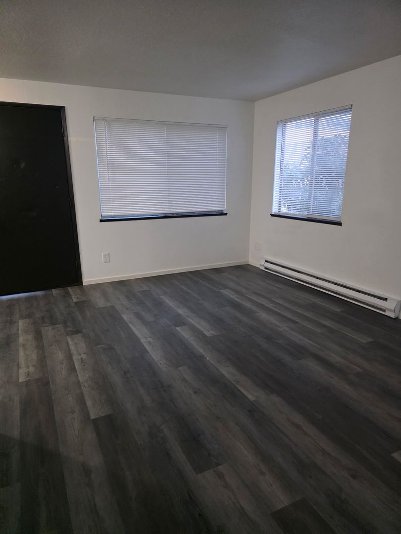 Portland Apartment: SE 160th Ave