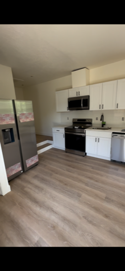 Milwaukiee Apartment: 4789 SE Ada Lane